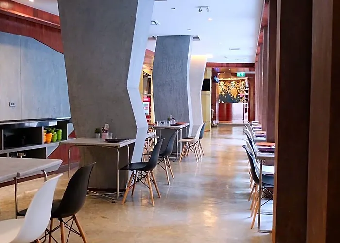 Vela Be Ratchathewi Hotel 4*
